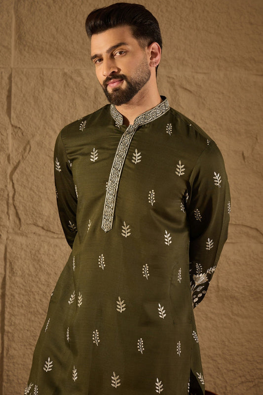 Olive Vertican Solid Embroidered Straight Kurta MKU1319
