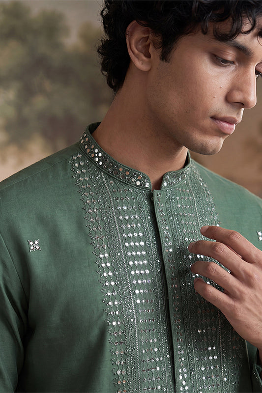 Ethnic Bay Mens Green Silk Blend Solid Emboidered Sequins Kurta MKU2279