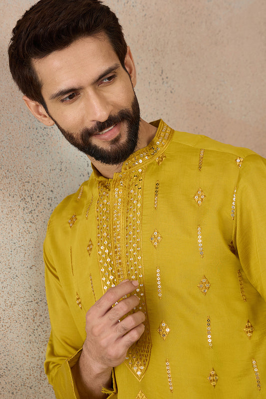 Ethnic Bay Men Yellow Silk Blend Solid Embroidered Kurta MKU2415