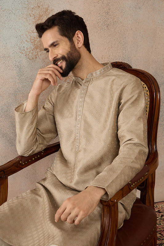 Ethnic Bay Men Beige Silk Blend Embroidered Solid Straight Kurta MKU2326