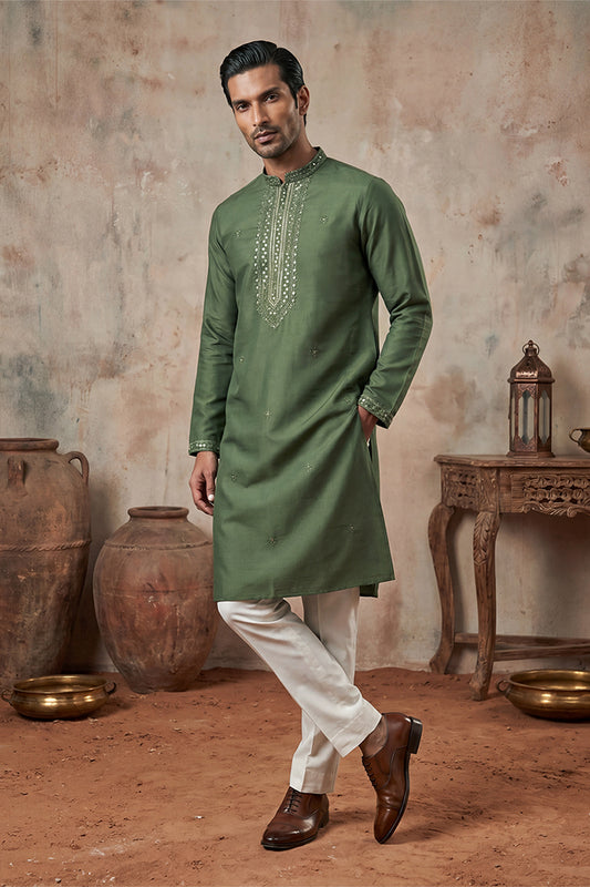 Ethnic Bay Mens Green Silk Blend Solid Emboidered Sequins Kurta With Trouser MKSET2276